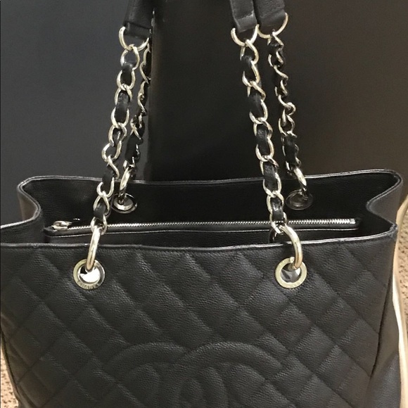 SOLD Authentic Chanel GST caviar handbag - Picture 2 of 8